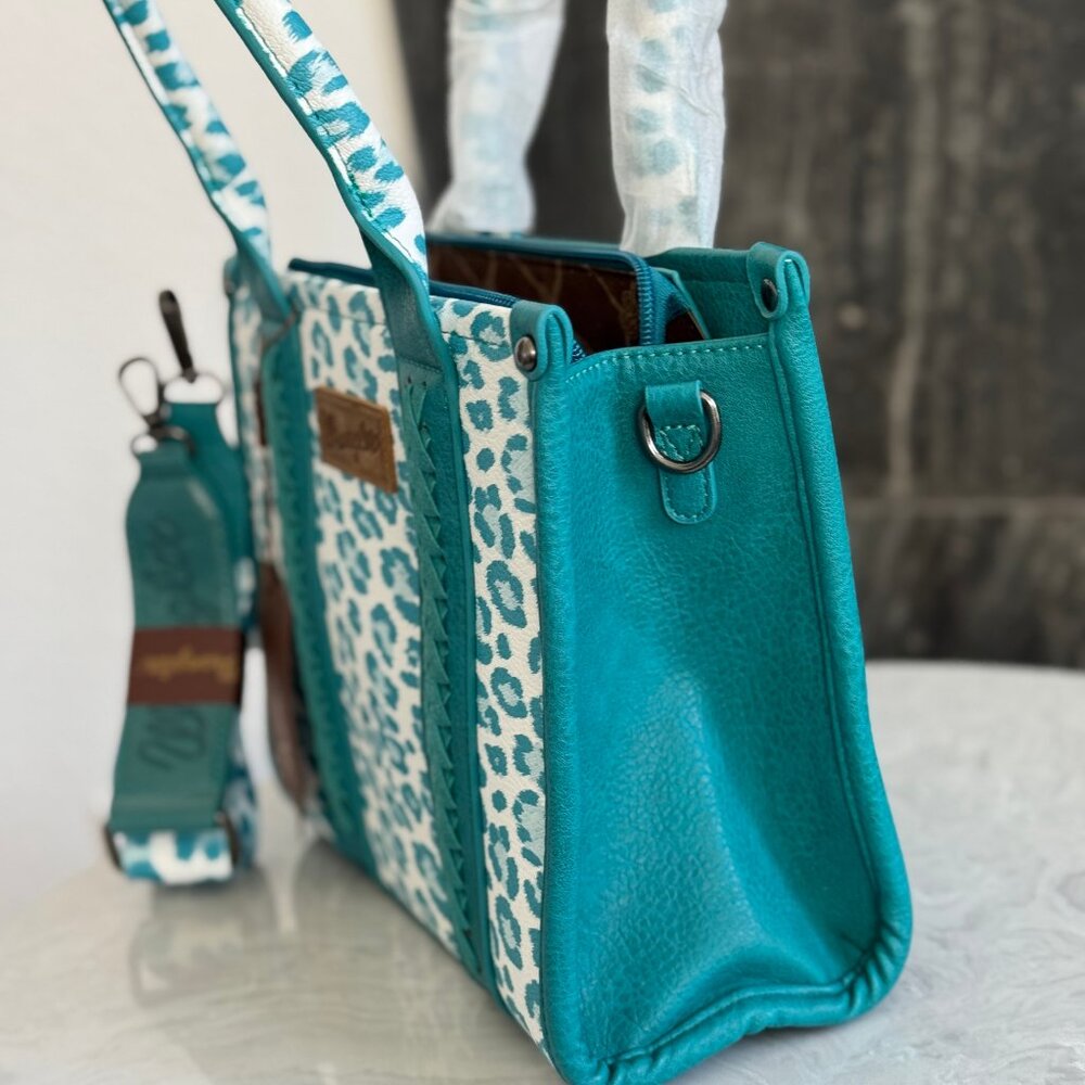 Wrangler Leopard Print Concealed Carry Tote/Crossbody NWT - Picture 4 of 7